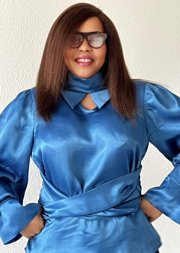 Facetune_04-01-2024-19-46-18 Seide Bluse-Lapis