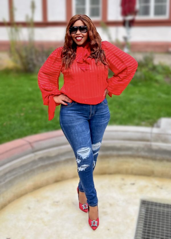 Facetune_13-10-2025-00-55-11 Schluppenbluse - Spikey