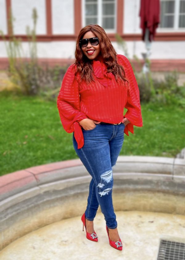 Facetune_13-10-2025-00-56-20 Schluppenbluse - Spikey