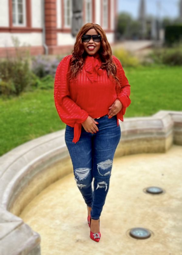 Facetune_13-10-2025-00-56-49 Schluppenbluse - Spikey