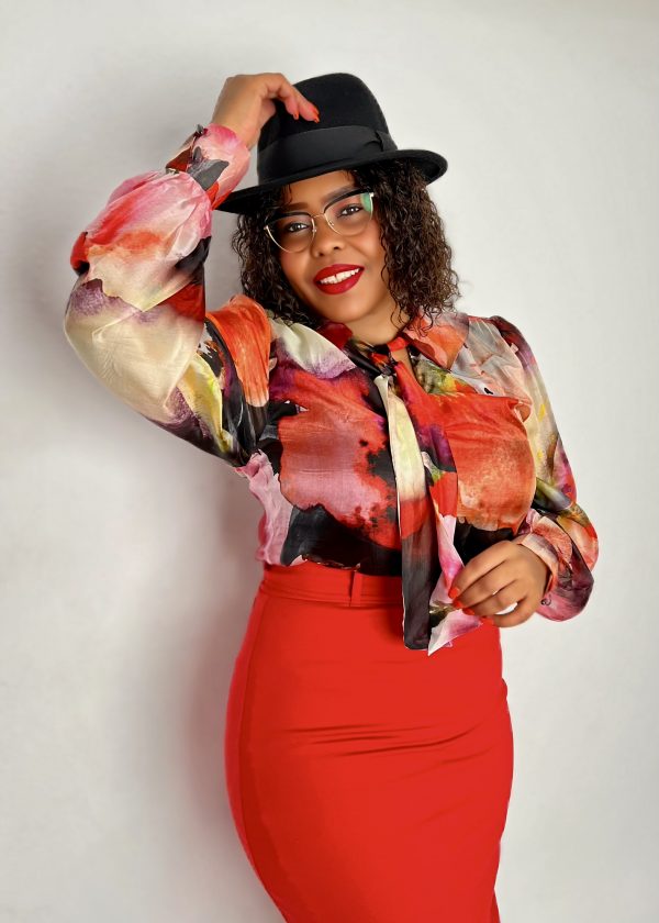 Facetune_08-02-2026-19-44-34 Schluppenbluse -Ruby